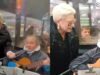 O emocionante encontro de Carmen Barbieri com um artista de rua no meio da rua Corrientes: “Eu te vi e parei”