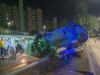 Ele perdeu o controle, bateu no Ministério de Ciência e Tecnologia de Córdoba e o carro capotou.