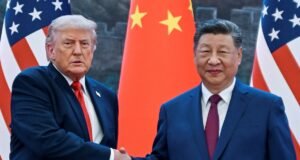 Donald Trump e Xi Jinping reuniram-se na China em meio a elogios públicos, ameaças sobre Taiwan e tensões sobre a guerra no Irão.