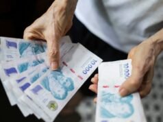 Após uma nova recessão em Março, os salários do sector privado começaram a recuperar em Abril, juntamente com uma inflação mais baixa.