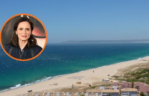 Uma cidade de 1.000 habitantes onde Aitana Sánchez-Gijón passou os verões: praias paradisíacas e um gostinho de poesia azul