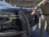 O departamento de polícia compra o Grappler, na esperança de encerrar a busca