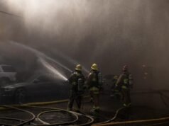 Os violentos incêndios industriais em South Gate exigem abrigo no local