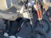 Adolescente SoCal em bicicleta e-dirt lidera carro patrulha de oitocentos metros em busca
