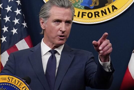 Newsom oferece uma prévia das previsões orçamentárias otimistas