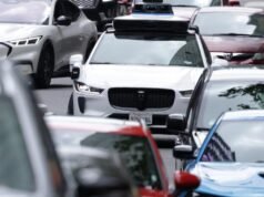 Waymo está fazendo recall de milhares de seus carros sem motorista depois que alguns não conseguiram dirigir em estradas inundadas