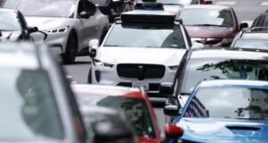 Waymo está fazendo recall de milhares de seus carros sem motorista depois que alguns não conseguiram dirigir em estradas inundadas