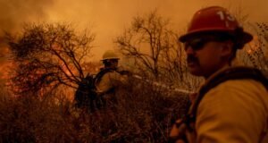 Sandy Bombeiros resgatam alianças de casamento das cinzas de Simi Valley