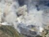 Um incêndio destruiu casas em Simi Valley sob ordens de evacuação