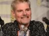 Tom Kane morre: ‘Star Wars’, dublador de ‘Meninas Superpoderosas’ tem 64 anos