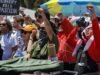 Manifestação do Primeiro de Maio em Los Angeles contra pulverização imigratória e custo de vida