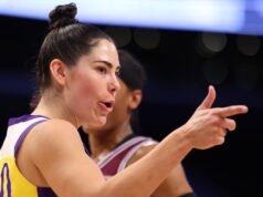 Os Sparks resistiram a um rali tardio do Toronto Tempo, conquistando sua primeira vitória da temporada