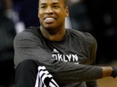 Jason Collins, o primeiro jogador assumidamente gay da NBA, morreu aos 47 anos