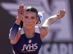 Mãe do atleta transgênero AB Hernandez pronta para protestar