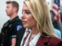 Bondi defende a divulgação dos documentos do caso Epstein pela administração Trump enquanto testemunha perante os legisladores