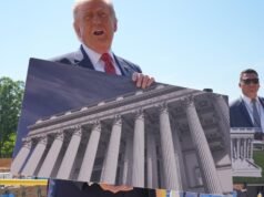 Trump mostra site de repórteres em meio a pedido de segurança de US$ 1 bilhão
