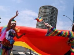 Orgulho de Long Beach, um desfile alegre encontra festival cancelado