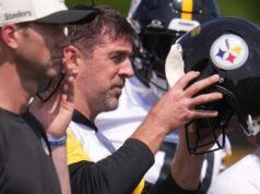 O quarterback do Steelers, Aaron Rodgers, diz que 2026 será sua última temporada na NFL