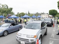 A arrecadação de alimentos em Los Angeles atrai milhares de pessoas, ficando sem comida