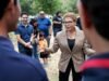 Candidatos a prefeito de Los Angeles buscam voto latino. Baixo precede Raman, Pratt