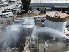O chefe do Condado de Orange disse que a área anteriormente evacuada é segura. Especialistas dizem que o risco permanece