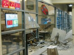 A loja de donuts estava fechada, então o homem de SoCal entrou, disse a polícia