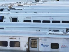 O sistema ferroviário suburbano mais movimentado da América retomará as operações após o acordo de greve ser alcançado