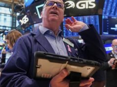 Os mercados de ações globais caem para mínimos históricos, à medida que as preocupações com os preços do petróleo perturbam os mercados obrigacionistas