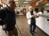 Este californiano de 94 anos estava farto das notícias deprimentes. Então ele fundou a Substack