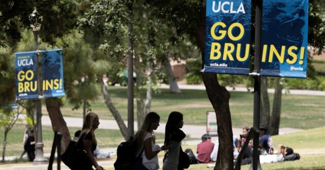 urlhttps3A2F2Fcalifornia-times-brightspot.s3.amazonaws.com2Fc12F6f2F166af4814d49b1c413b308db.jpeg