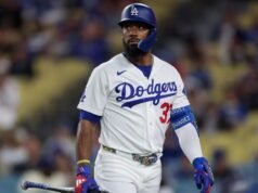 Os problemas de lesão dos Dodgers continuam enquanto Teoscar Hernández deixa o jogo com um rebatedor