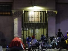 Moradores de rua em Skid Row contratados para se registrar para votar, informa o Deadline