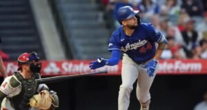 Os Dodgers contam com três home runs e oito arremessadores para vencer os Angels