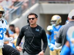 O técnico da UCLA, Bob Chesney, trouxe de volta a energia do jogo de primavera dos Bruins