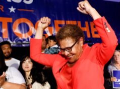 Como a prefeita de Los Angeles, Karen Bass, ganhou uma cadeira nas primárias de 3 de novembro