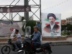 A mídia iraniana confirma que o acordo com os EUA inclui uma “cessação imediata das hostilidades” e que Teerã continuará a controlar o Estreito de Ormuz.