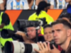 A história por trás da aparição de Dibu Martínez como fotógrafo durante a vitória da Argentina sobre Honduras