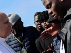 Leão XIV agita o debate sobre imigração à medida que o planejamento entra em sua fase final marcada por “obstáculos burocráticos, controle racial e deportações”
