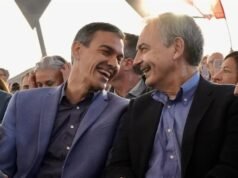 O mais “doloroso” para Zapatero é o mais mortal para o Governo: o presidente que guardou as jóias do rei da Arábia Saudita “foi e continuará a ser uma referência moral” para o PSOE.