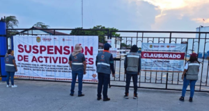 Foi suspensa uma fábrica de álcool em Veracruz que poluiu o rio Papaloapan e causou a morte de centenas de peixes.