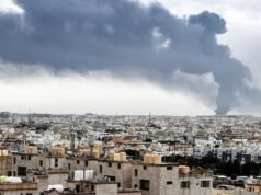 O regime iraniano atacou o Aeroporto Internacional do Kuwait com um drone e feriu várias pessoas.