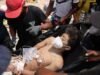 Pai e filho foram resgatados depois de passarem quatro dias presos sob os escombros em La Guaira