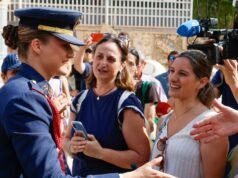 Esta é a visita surpresa da Princesa Leonor às Ilhas Canárias durante a sua viagem de fim de ano: revolta entre os terorenses e uma paragem para um café.
