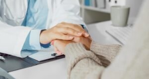 A família de um falecido em Sevilha solicitou 223 mil euros à seguradora por falta de cirurgia.