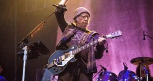 Neil Young divulga imagens da turnê 2025 de Daryl Hannah gratuitamente e sem aviso prévio