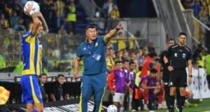 “Até minha mãe me pede para demiti-lo!”: o presidente do Rosário Central apoiou a continuação de Almirón com um discurso interessante.
