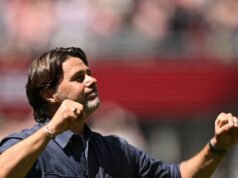 Os Estados Unidos garantiram mais uma vitória enfática e avançaram para as oitavas de final da Copa do Mundo de 2026: a comemoração emocionante de Pochettino com a torcida.