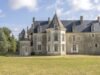 Castelo medieval francês à venda por 1,5 milhões de euros: 20 quartos e uma capela do século XVI com vitrais históricos.