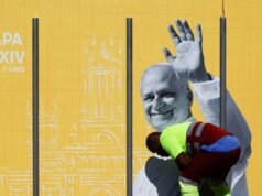 O Governo recomenda trabalhar ao telefone em Madrid, Catalunha e Ilhas Canárias durante a visita do Papa