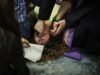 Exorcismo não oficial de quem foi expulso da Igreja: na cave de uma loja em Fátima (Portugal) os demónios são exorcizados gratuitamente uma vez por mês.
